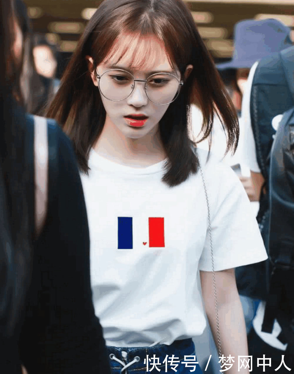 四千年一遇美女鞠婧祎,裤子只有一根绳,网友大