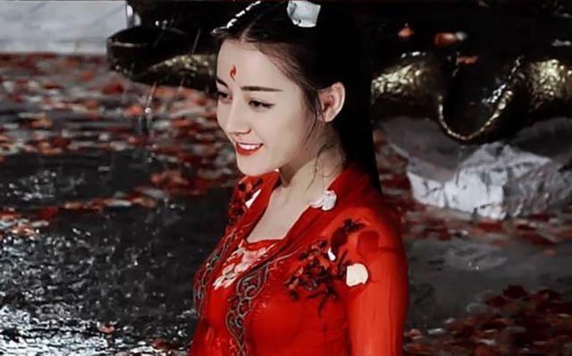 迪丽热巴的凤九妆,赵丽颖的妖神妆,都不及她的