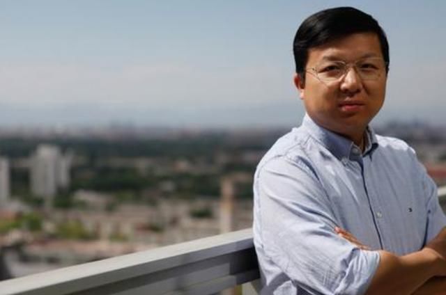 长相不像80后 清华软件学院的高材生 如今成湖