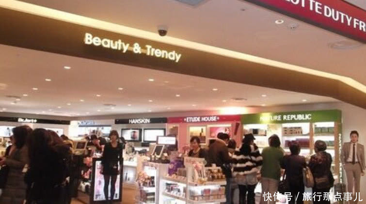 中国游客在韩国血拼,回去时候被罚三万,网友