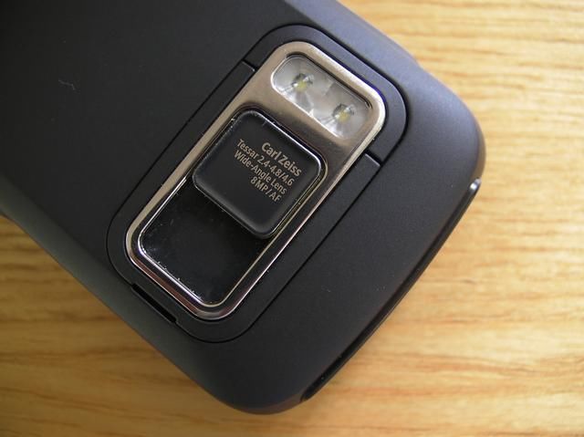 诺基亚第一款支持可调光圈和机械快门的手机N