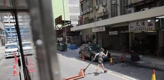 香港最美搬运工爆红!这位港版罗拉告诉你:什么