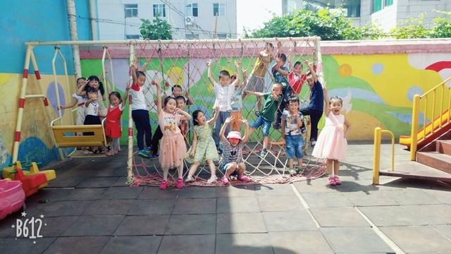 蓝梦幼儿园学前教育宣传月我是幼儿园老师