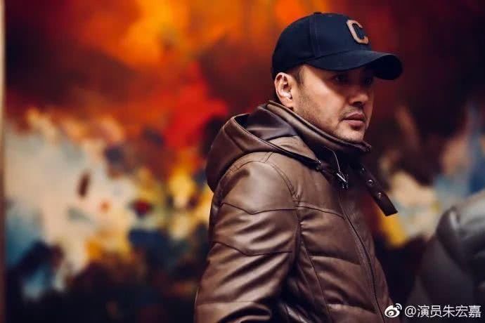 小燕子的哥哥,和香妃传绯闻,如今年近半百身材