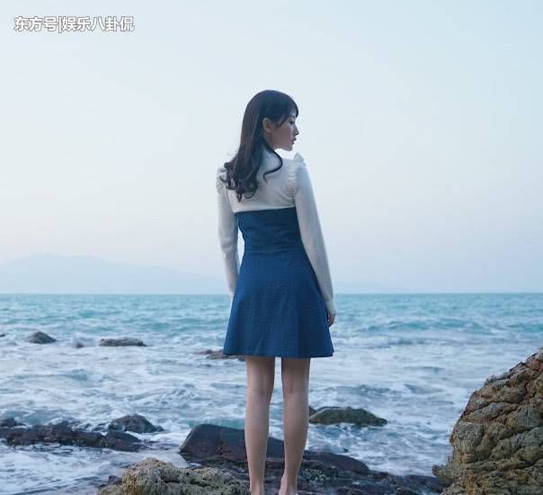 她凭《双世宠妃》走红,如今和关晓彤同学谈恋