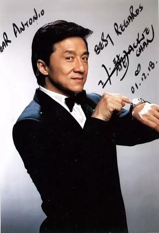 成龙年龄多大 t01286e418fac57a37b.jpg?size=547x800