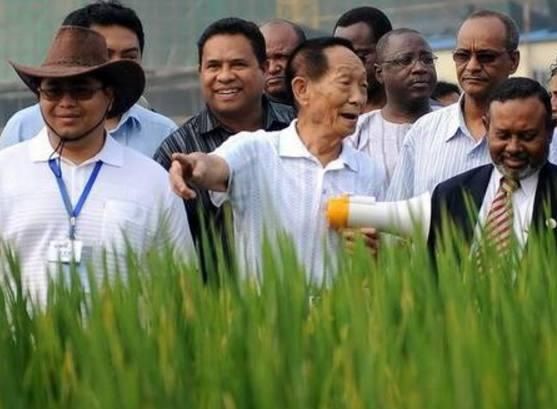 袁隆平历经五台座驾,网友:就是给袁老配个飞机