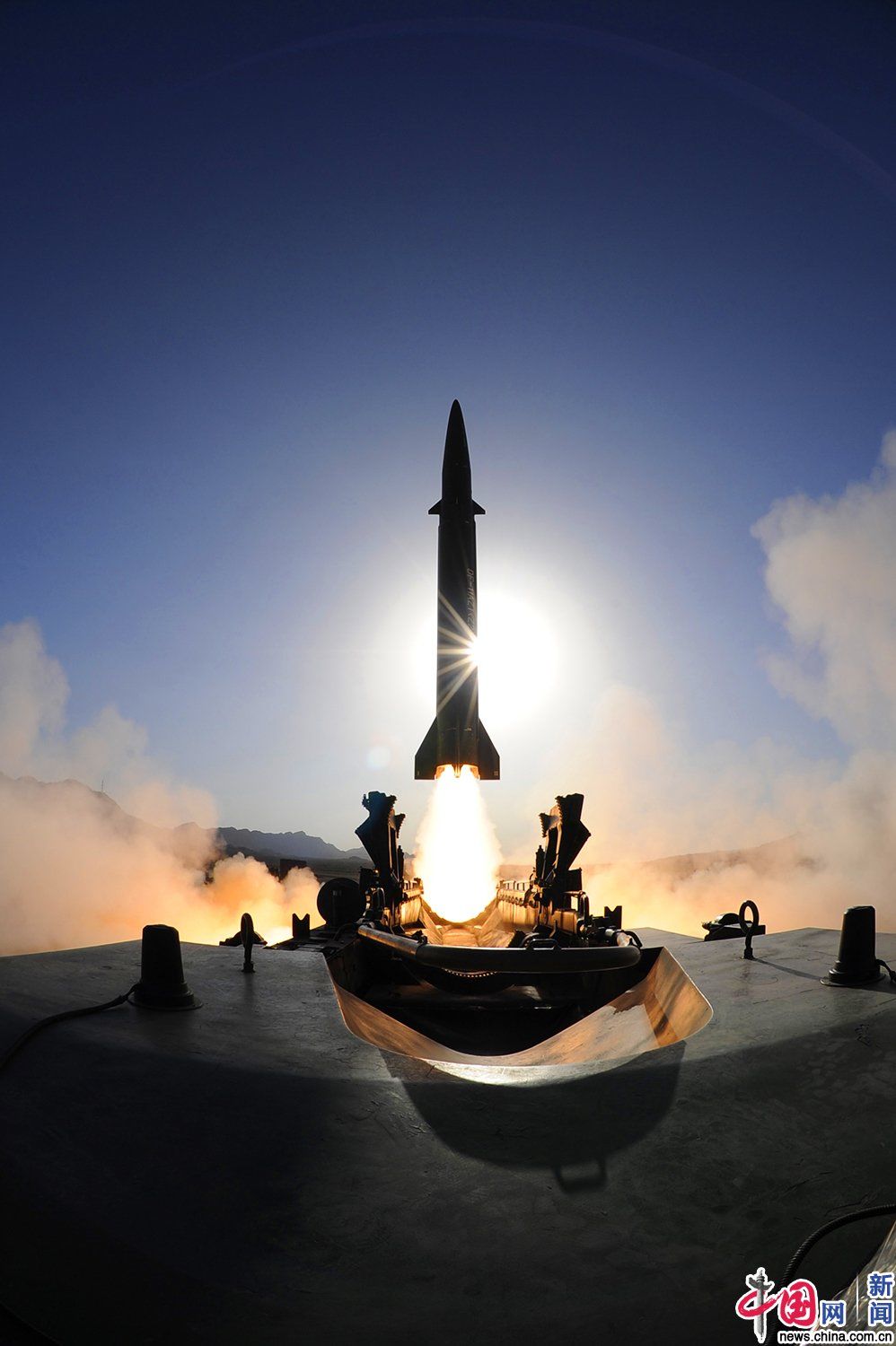 东方"神剑".王杰 摄