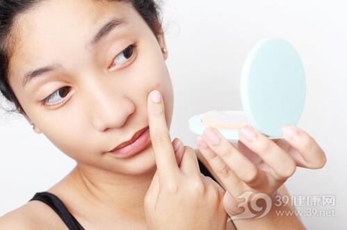 “桃花痣”真能招桃花?这些痣其实有害健康 “桃花痣”真能招桃花?这些痣其实有害健康