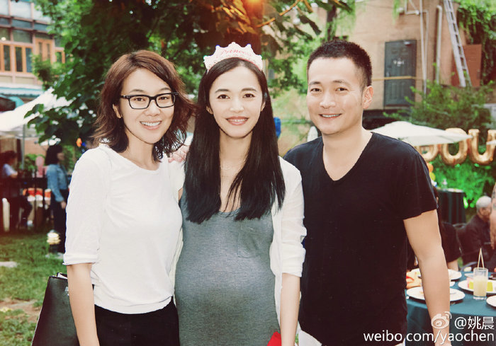 《武林外传》10年 姚晨挺肚合影佟掌柜吕秀才