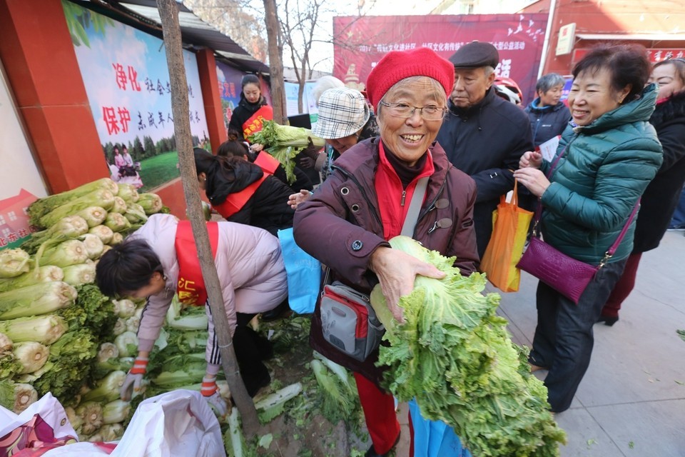 1万斤白菜发给太原85岁以上老人