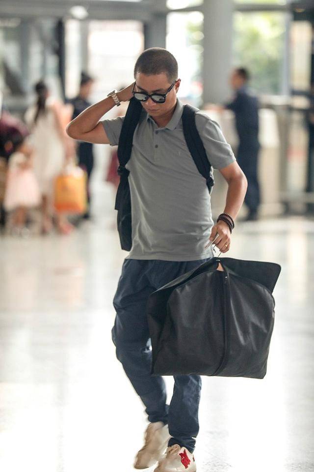 文章低调现身,小平头抢镜,不见马伊琍身影