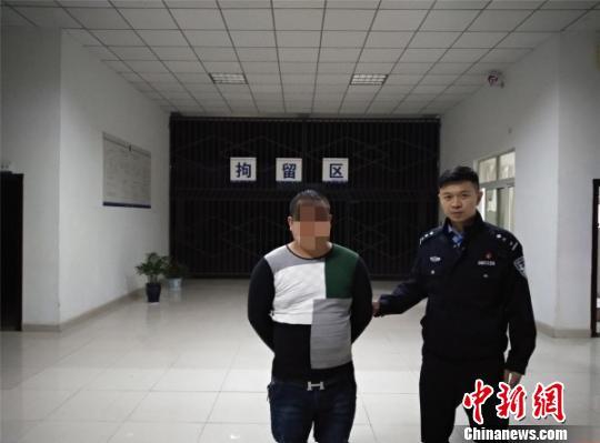 货车驾驶员发朋友圈辱骂交警 被行拘5日