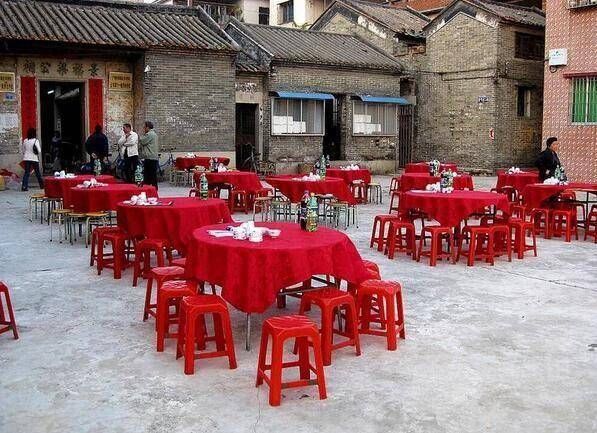 女儿出嫁富商哥送一床棉被,妹妹气极要赶他出