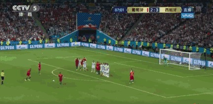 C罗的绝技电梯球是什么原理?香蕉球和落叶球