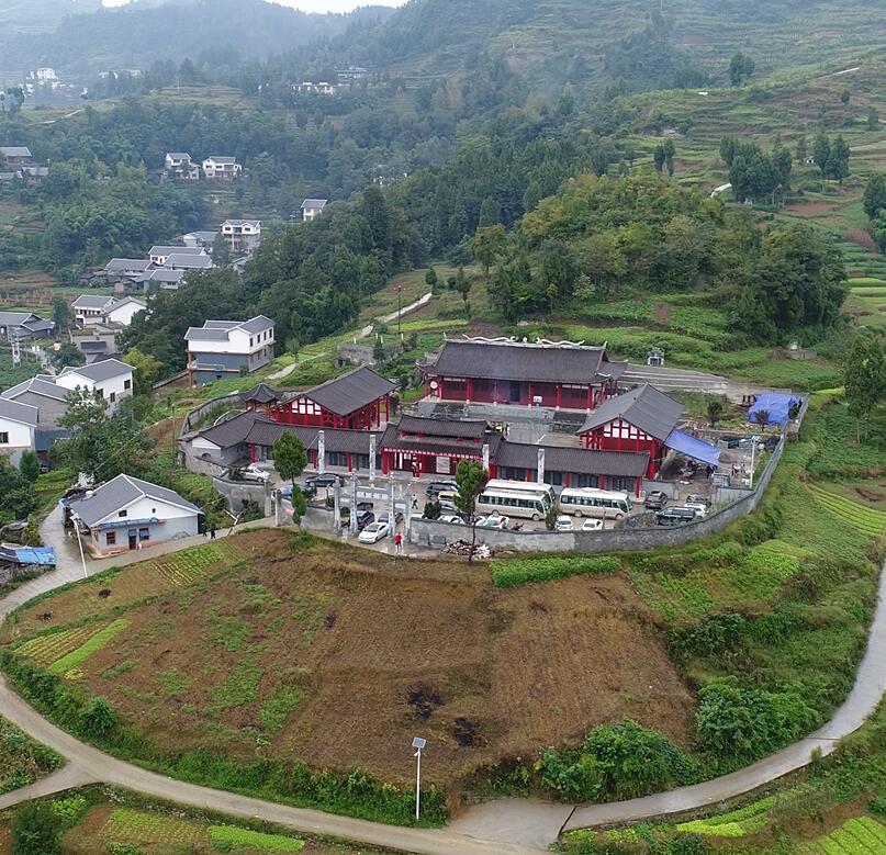 桐梓县官仓镇响水田穆家寺全景
