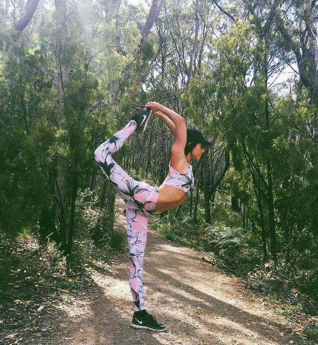 6个瑜伽动作,让小肚子变的紧实,把脂肪转换成