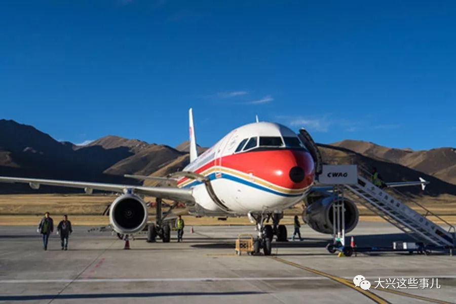 2014年,肆虐西非的埃博拉疫情愈演愈烈,在中国政府向塞拉利昂派出医疗