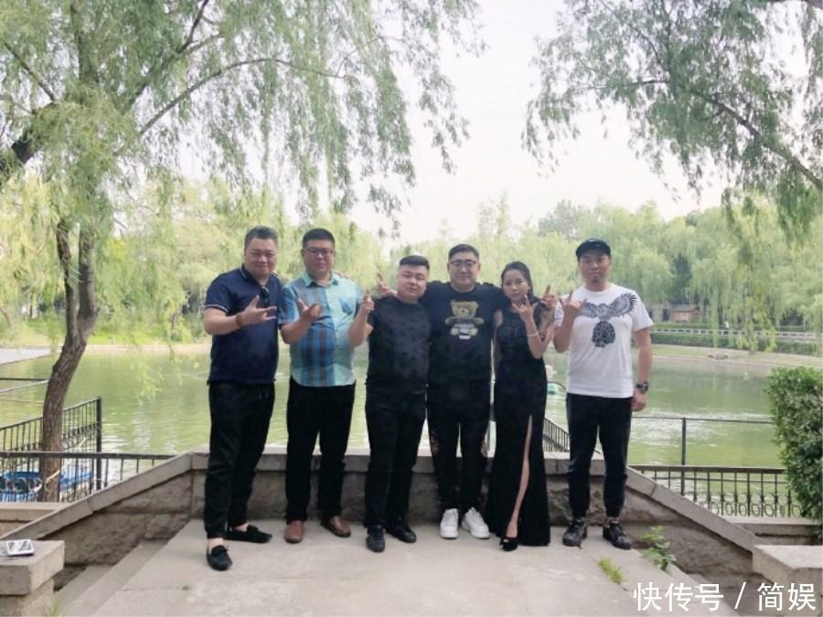 YY鹰团八大神豪相聚,飞哥表态:无论穷富都会相