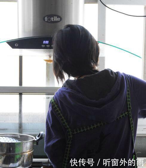 丈夫发现媳妇晚上回家身上总有怪味,尾随其后