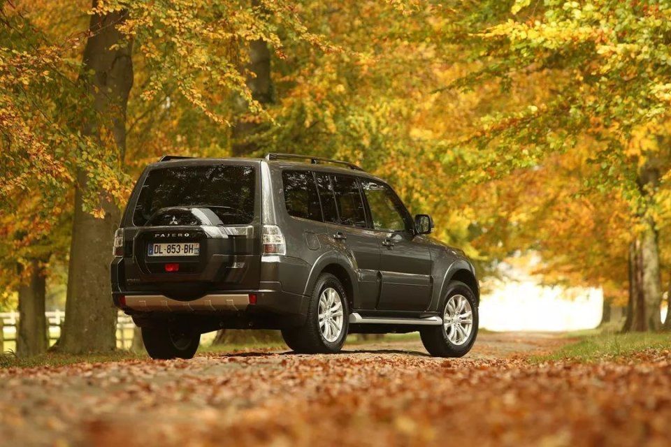 普拉多身价狂飙,便宜了20多万的帕杰罗值得买