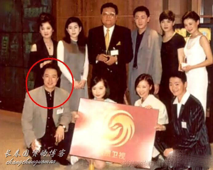 张铁林凤凰卫视工作照曝光 皇阿玛早年是主持人 张铁林凤凰卫视工作照曝光 皇阿玛早年是主持人