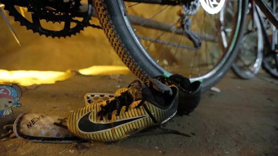 泰国少年足球队洞穴失踪十天,一场中国参与的