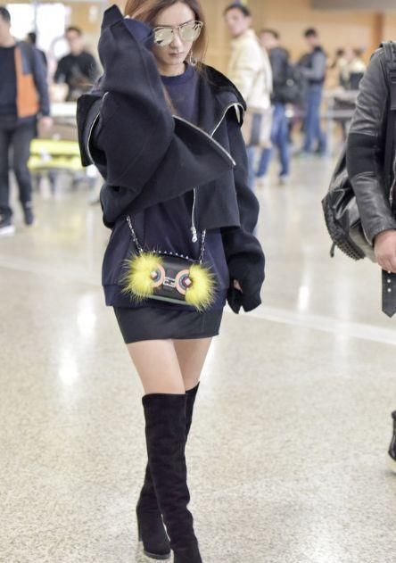 赵丽颖被路人偷拍的照片流出,原来这才是真实