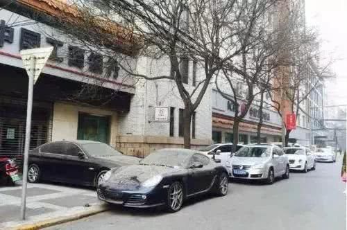 保时捷堵宝马一年,车主斗气最高境界!