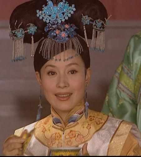 哲哲嫁给皇太极之前,皇太极已经娶了两位妻子,分别是元妃钮祜禄氏和继