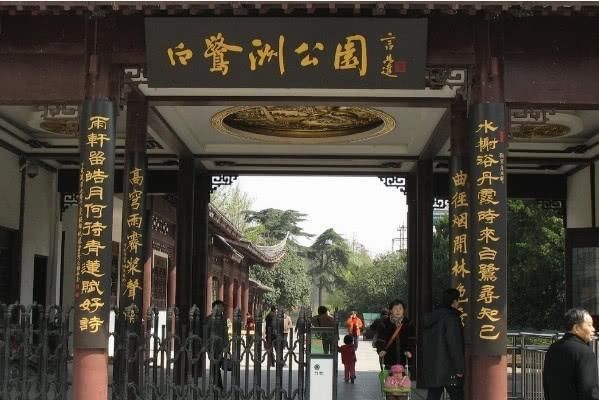 国内这景区指示牌日文打了近百个问号,日本游