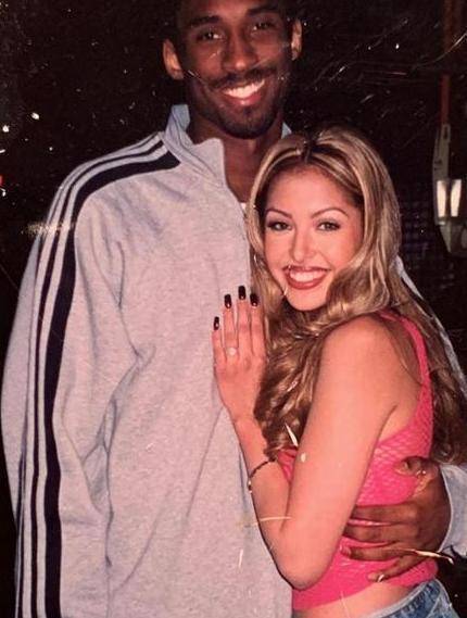 科比去世妻子首发文!社交软件头像换成丈夫与二女儿(图9) 科比去世妻子首发文!社交软件头像换成丈夫与二女儿(图9)