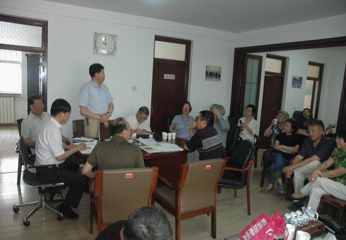 审计署京津冀办组织退休党员干部开展十八大