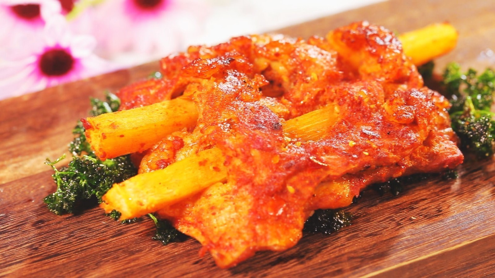 冬令进补好时节,大厨教您如何“自制熏烤羊排”! 冬令进补好时节,大厨教您如何“自制熏烤羊排”!