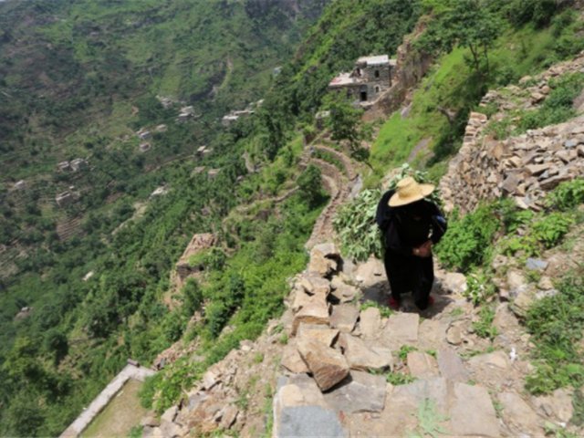 这个位于阿拉伯半岛的国家,地下却没有石油!网