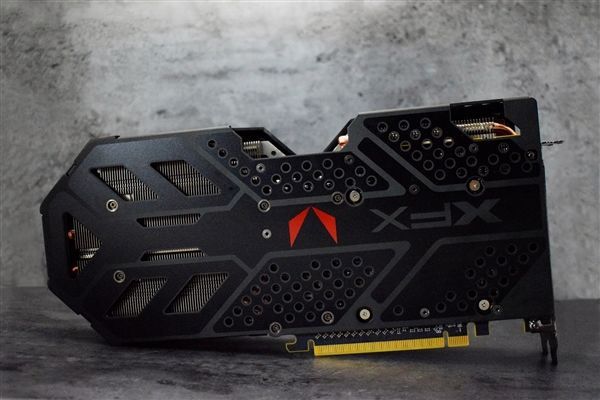 讯景首发非公版rx vega 64/56:都没有超频