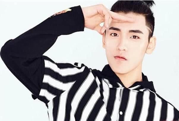 蔡徐坤住富人区,Justin和范丞丞住别墅,只有他靠