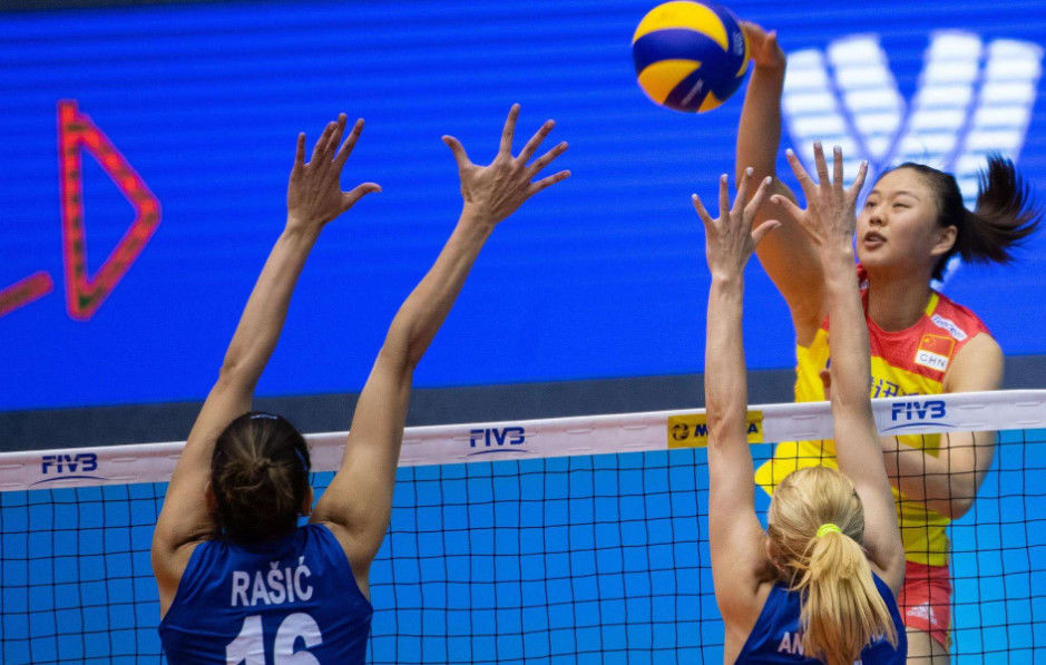 女排在德国站排第三,龚翔宇在比赛中受伤,郎平