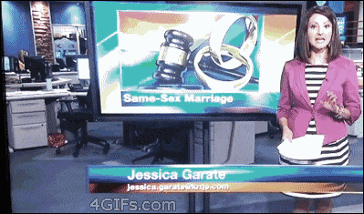 搞笑GIF图:超尴尬的电视直播突发状况集锦~忍