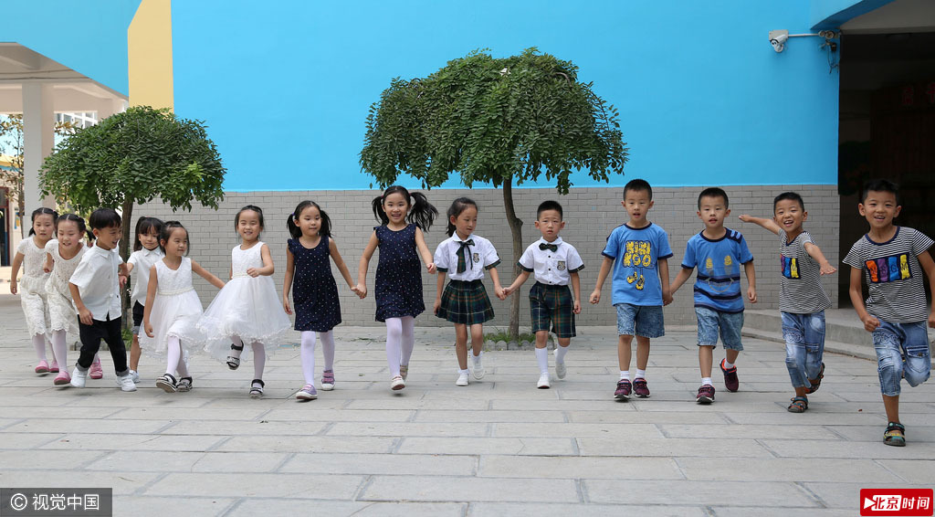 河北邯郸7对双胞胎新生同入一所小学 引人注目
