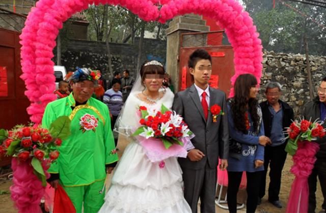 妹妹婚前怀孕,订婚婆婆不给一分钱彩礼,过门三