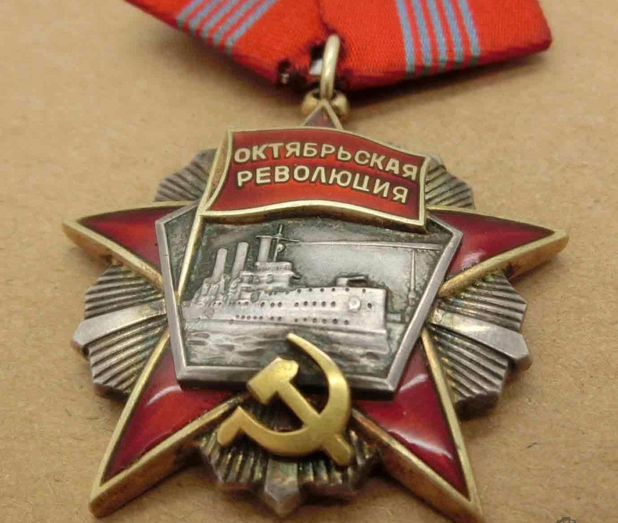1968年2月22日，她被授予十月革命勋章 ——以她自己为主题的勋章。