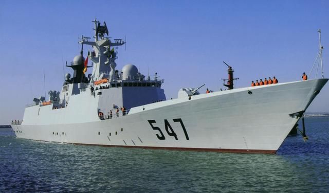054a型护卫舰有多厉害呢?军舰上的导弹就可以同时打击32个目标