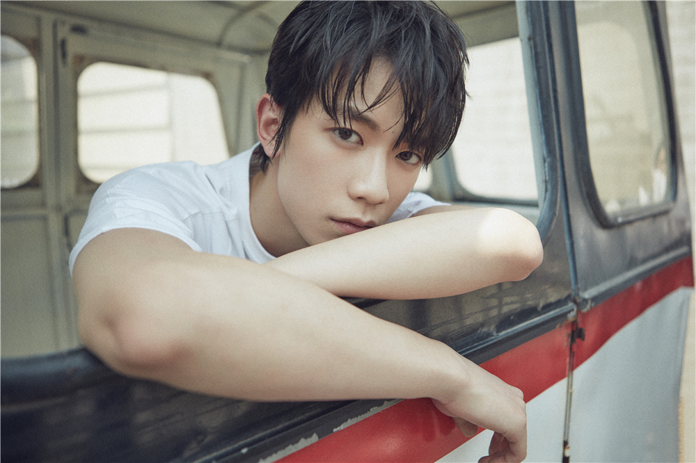 王一钧出道写真曝光 YG首签中国艺人 王一钧出道写真曝光 YG首签中国艺人