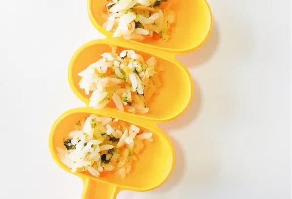 三文鱼海苔蔬菜饭团,宝宝吃了长高高!