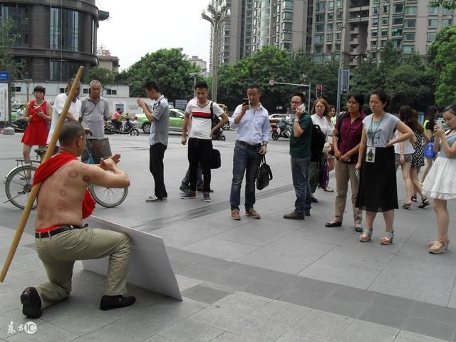 负荆请罪的廉颇是个年轻人,也不是英雄!