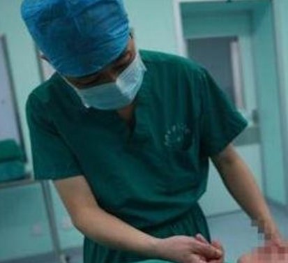 高三女孩不来例假,检查发现自己竟是男的!