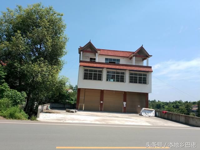 宁愿花30万在农村修房的农民工,咋想的?买在城