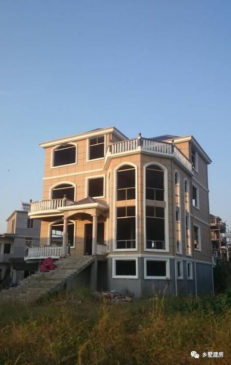 浙江小伙农村盖别墅,一层做车库漂亮又实用,主