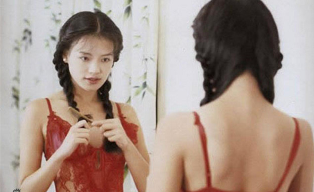 舒淇早年香艳照 不需露点也照样性感撩人